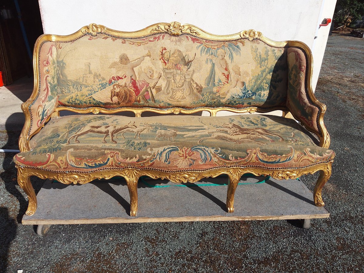 canapé d époque louis XV en bois doré garniture d'époque atelier des gobelins 